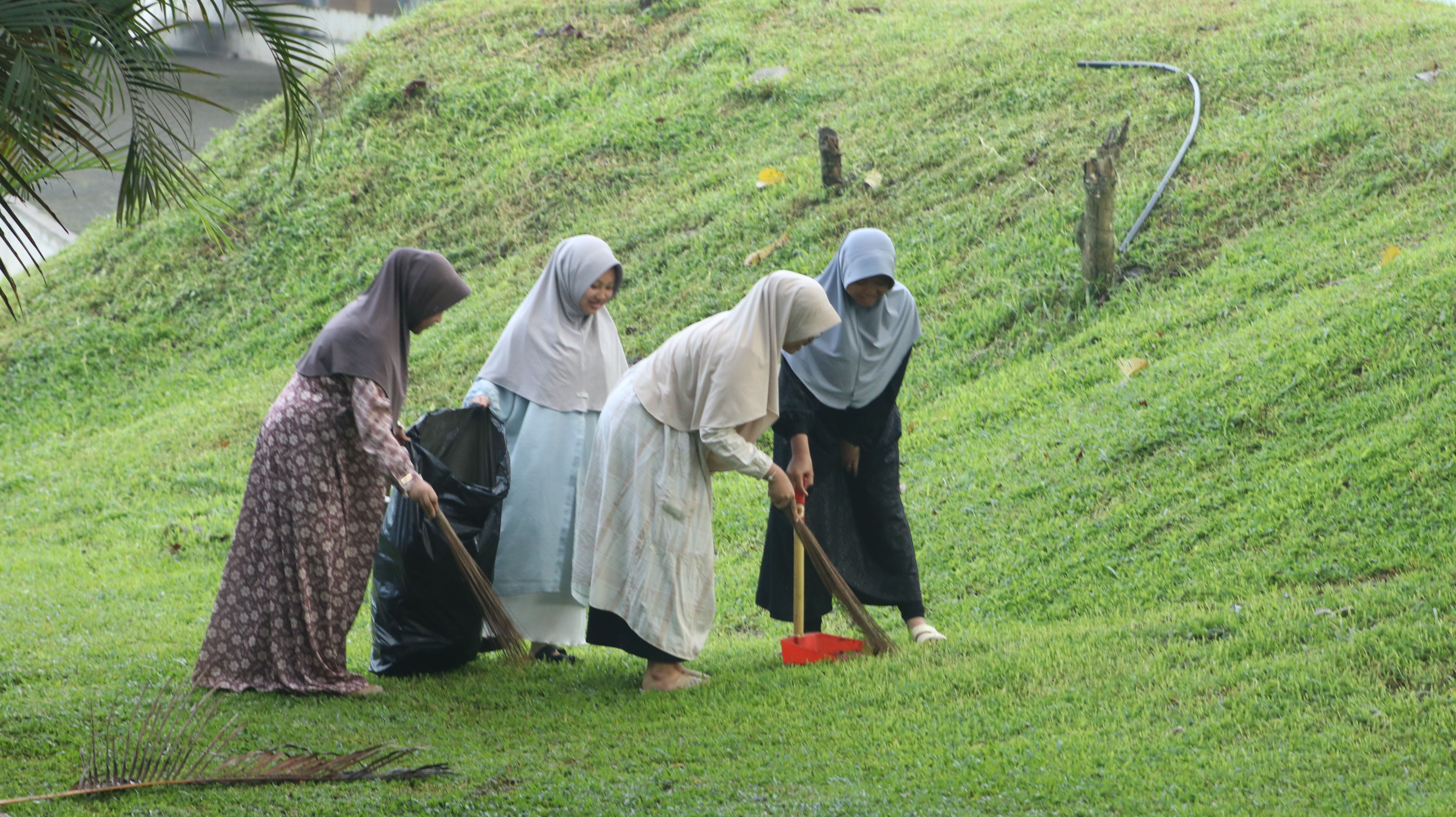 Patrol Kebersihan Lingkungan Pesantren